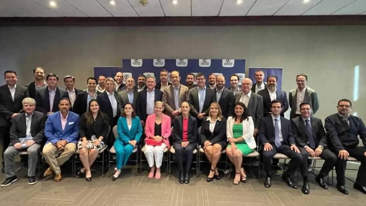 Claudia Sheinbaum con industriales de Nuevo Leon